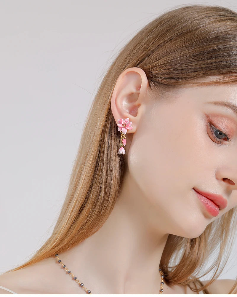 18k Gold Pink Magnolia Flower Earrings – pink – flower detail