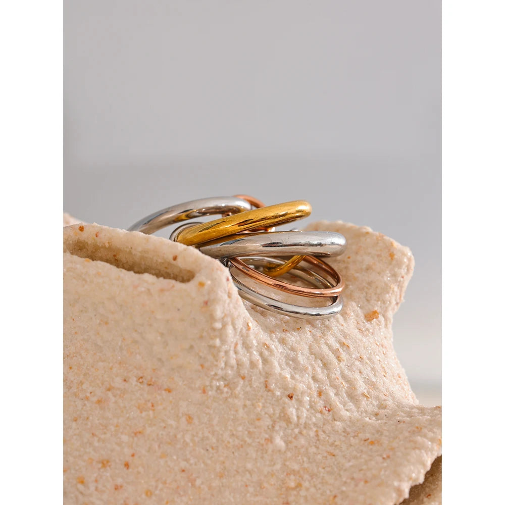 Tricolor 5 Links Stacked Rings 18K Plated — rings in multicolor — additional view
