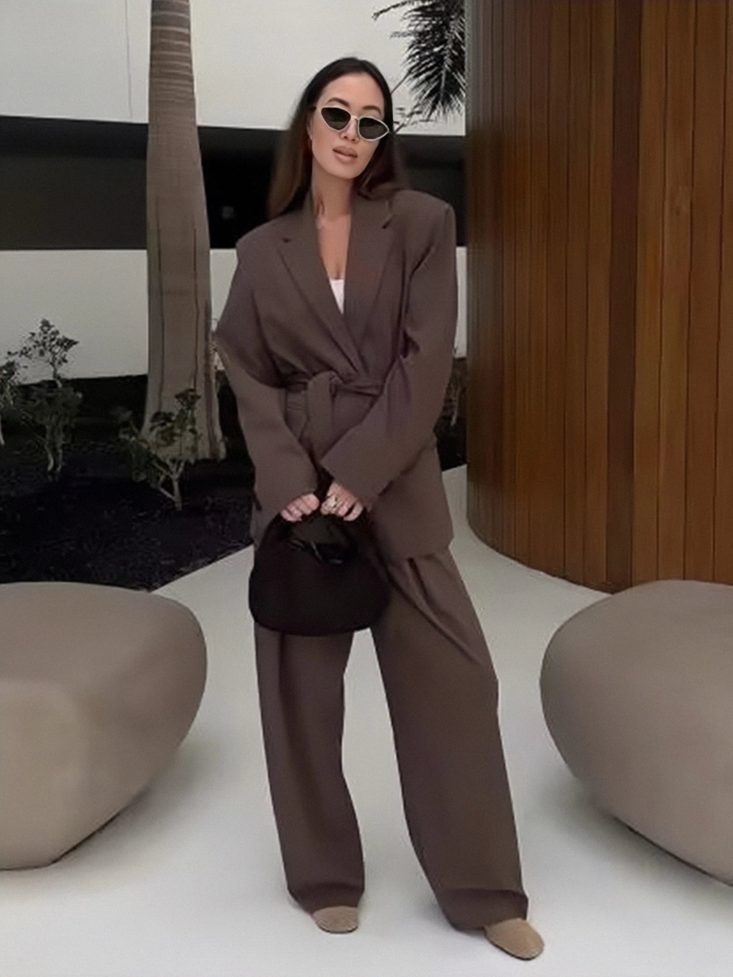 Conjunto de traje de Monica Brown