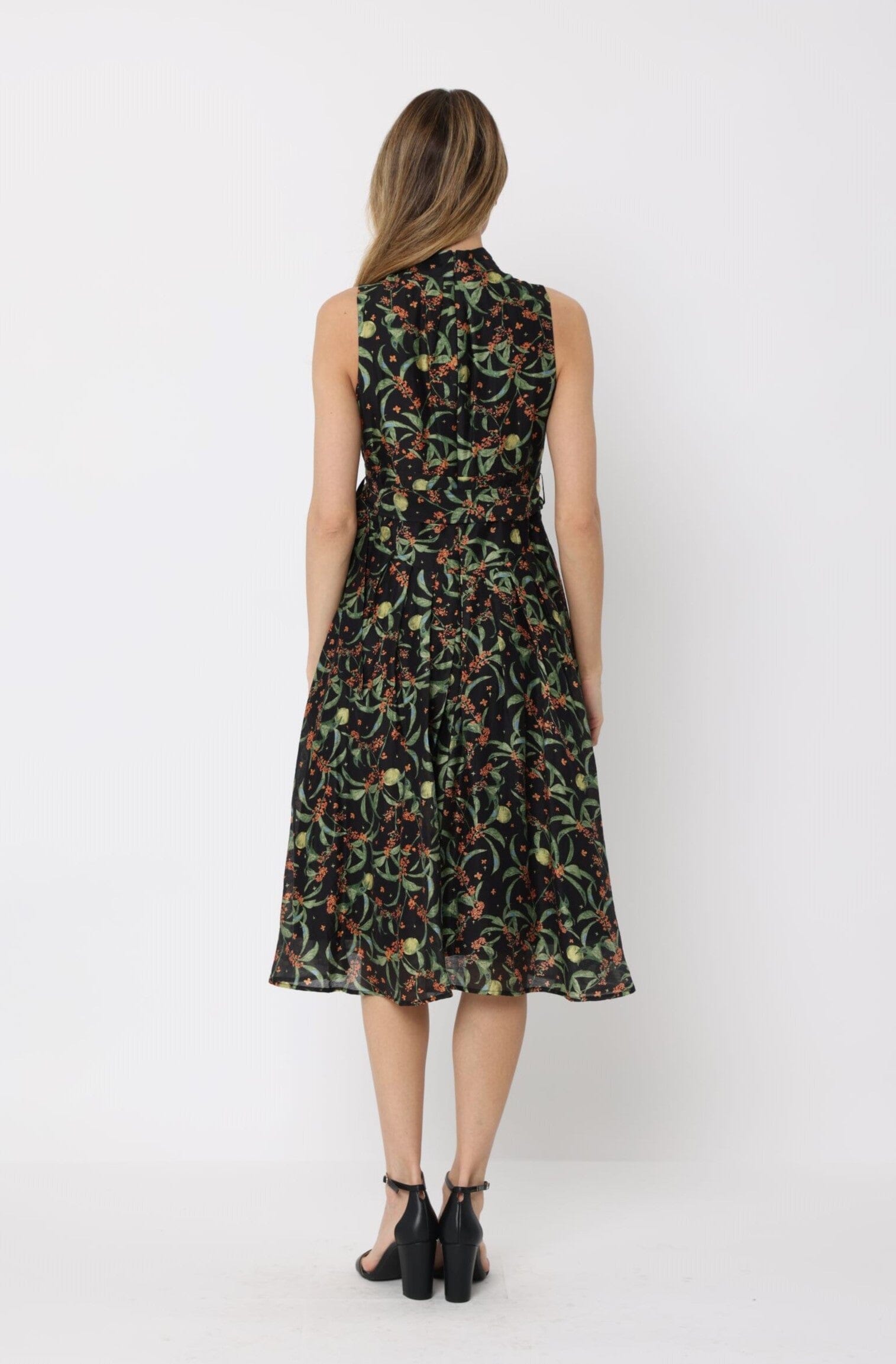 Printed sleeveless waist band dress
