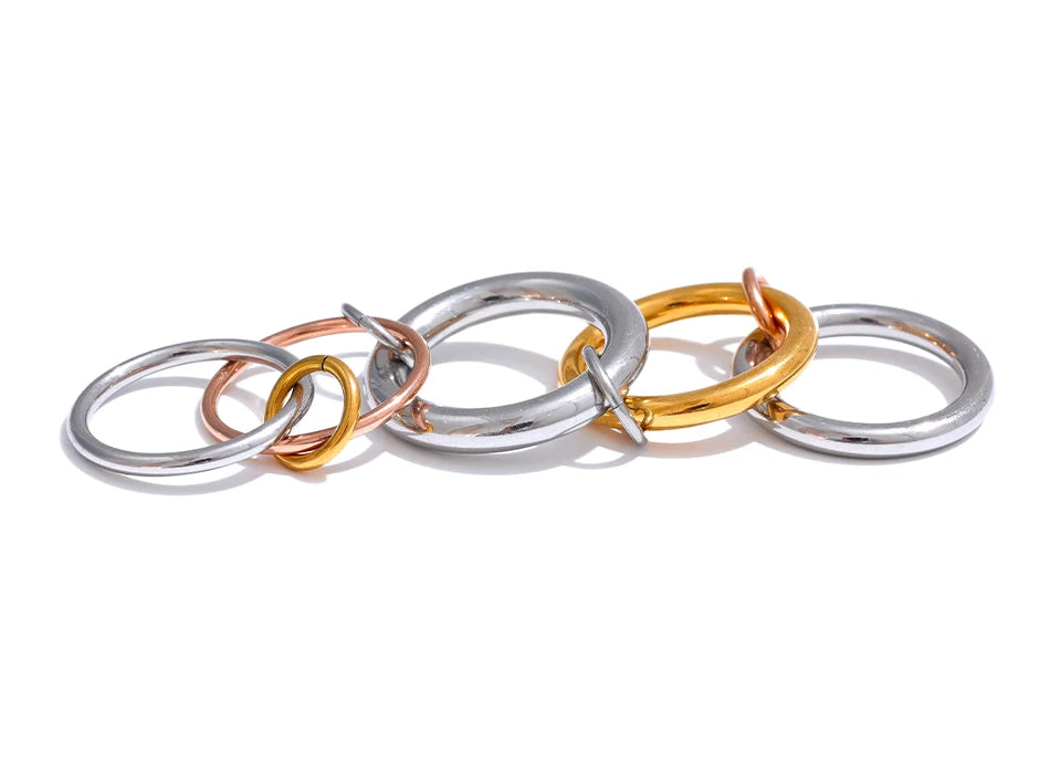 Tricolor 5 Links Stacked Rings 18K Plated — rings in multicolor — close-up detail