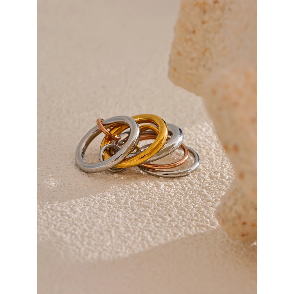Tricolor 5 Links Stacked Rings 18K Plated — rings in multicolor — front view