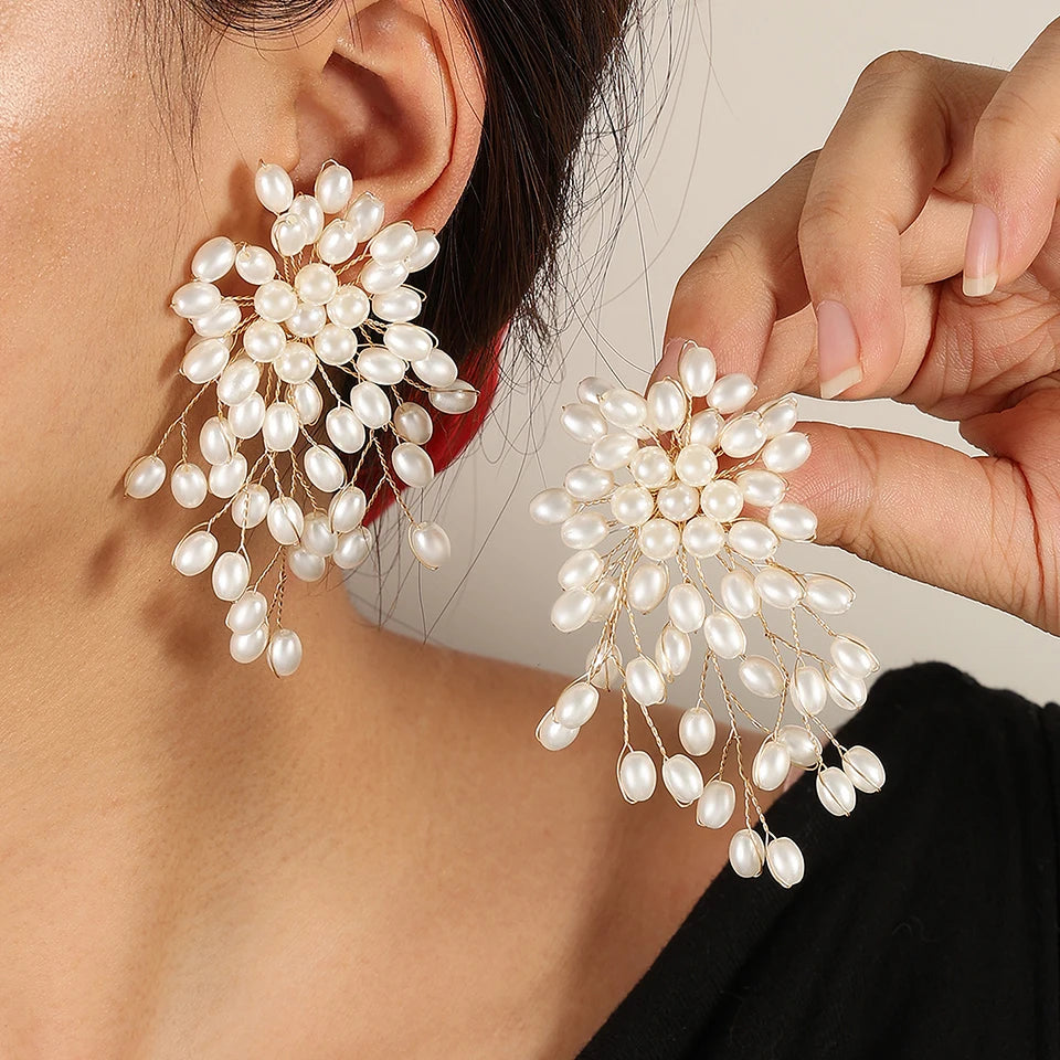 Flower Faux Pearls Earrings in pearl
